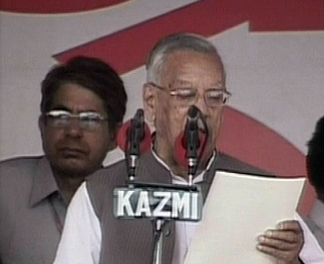 अखिलेश यादव ने ली मुख्‍यमंत्री पद की शपथ | सपा का युवराज