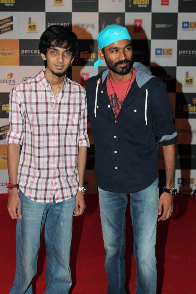 मिर्ची अवार्ड 2012 में ग्लैमर का तड़का | राखी सावंत के ढेरों रूप