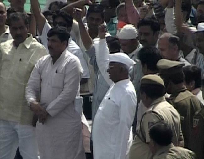 जंतर मंतर पर अन्‍ना का अनशन | हर दिल में अन्ना