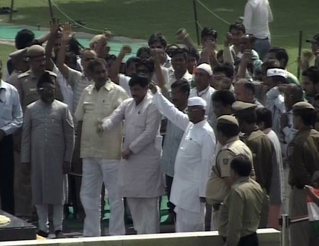 जंतर मंतर पर अन्‍ना का अनशन | हर दिल में अन्ना