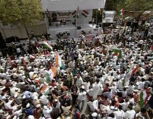 जंतर मंतर पर अन्‍ना का अनशन | हर दिल में अन्ना