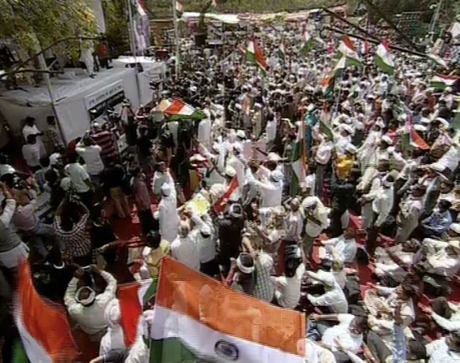 जंतर मंतर पर अन्‍ना का अनशन | हर दिल में अन्ना