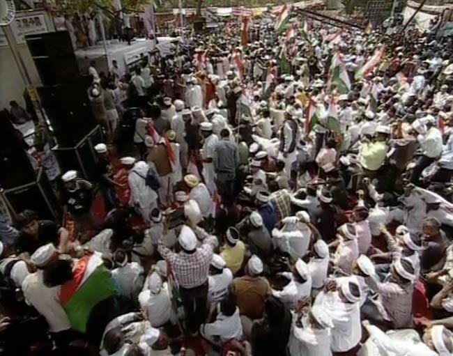 जंतर मंतर पर अन्‍ना का अनशन | हर दिल में अन्ना