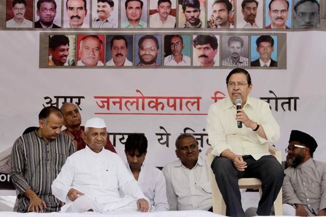 जंतर मंतर पर अन्‍ना का अनशन | हर दिल में अन्ना