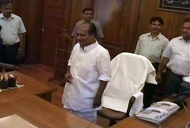 26 मार्च 2012: तस्‍वीरों में देखें दिनभर की बड़ी खबरें | पढ़ें