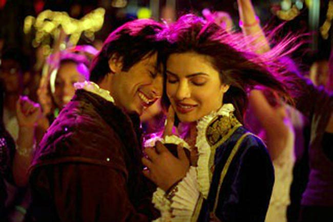 ट्विटर के जरिए सितारों का पब्लिक 'कनेक्शन' | सविता भाभी