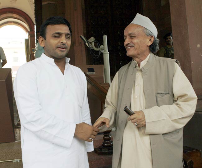 अखिलेश यादव की अनदेखी तस्‍वीरें | युवराजों की जंग