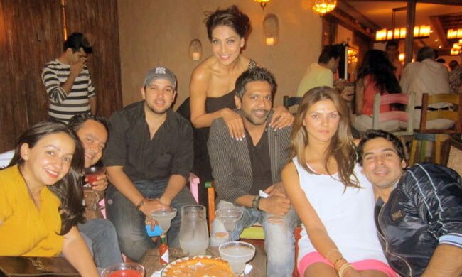 ट्विटर के जरिए सितारों का पब्लिक 'कनेक्शन' | सविता भाभी