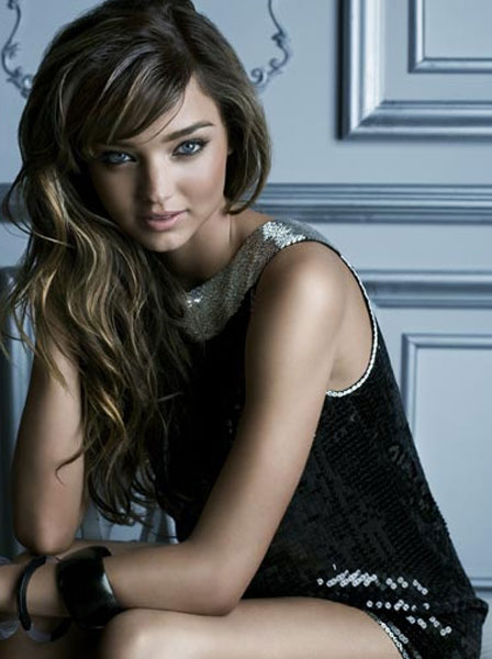 बिकनी में जलवे बिखेरती हसीनाएं | कैलेंडर के मॉडल