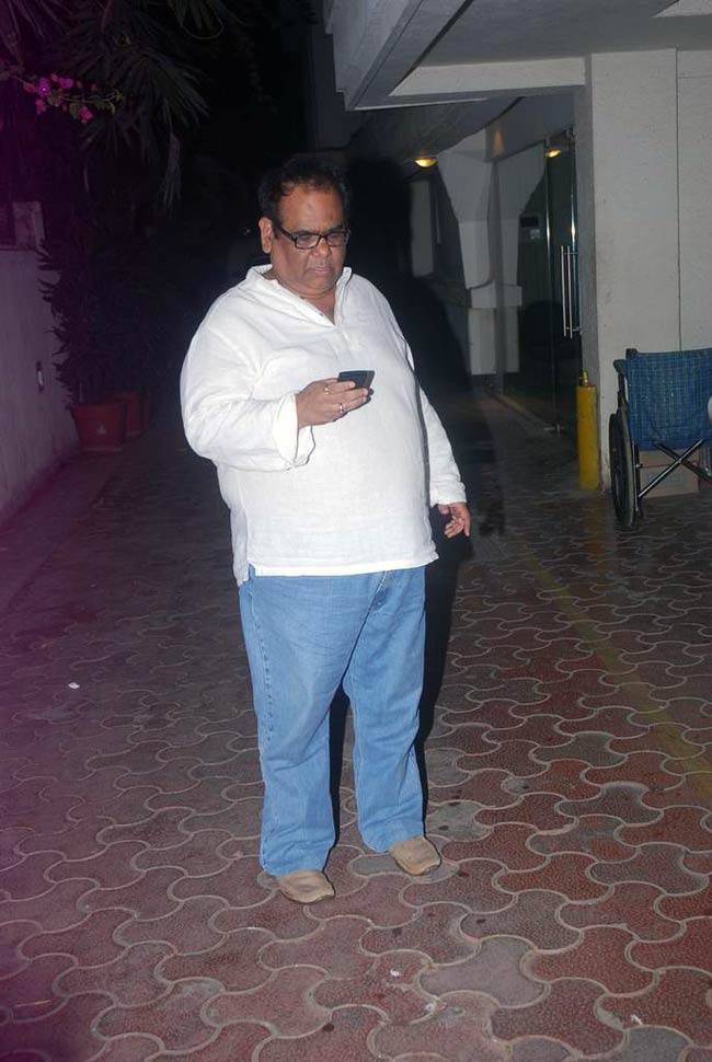 नम आंखों ने दी मोना कपूर को श्रद्धांजलि | बॉलीवुड शोकाकुल