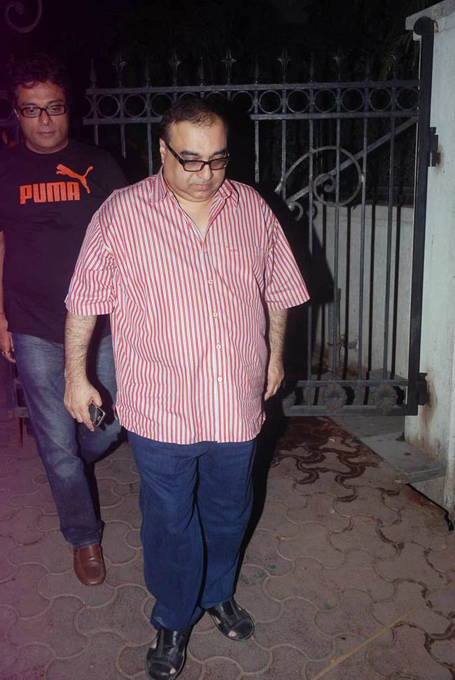 नम आंखों ने दी मोना कपूर को श्रद्धांजलि | बॉलीवुड शोकाकुल