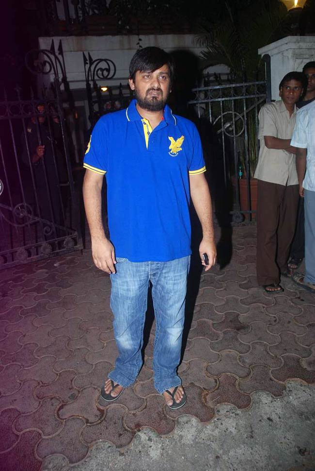 नम आंखों ने दी मोना कपूर को श्रद्धांजलि | बॉलीवुड शोकाकुल