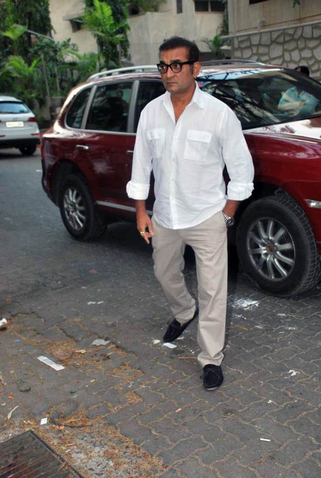 नम आंखों ने दी मोना कपूर को श्रद्धांजलि | बॉलीवुड शोकाकुल