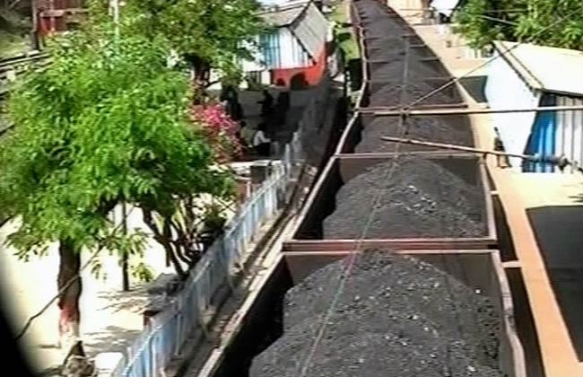 कोयला खदानों में बंदरबांट, 10 लाख करोड़ का घोटाला