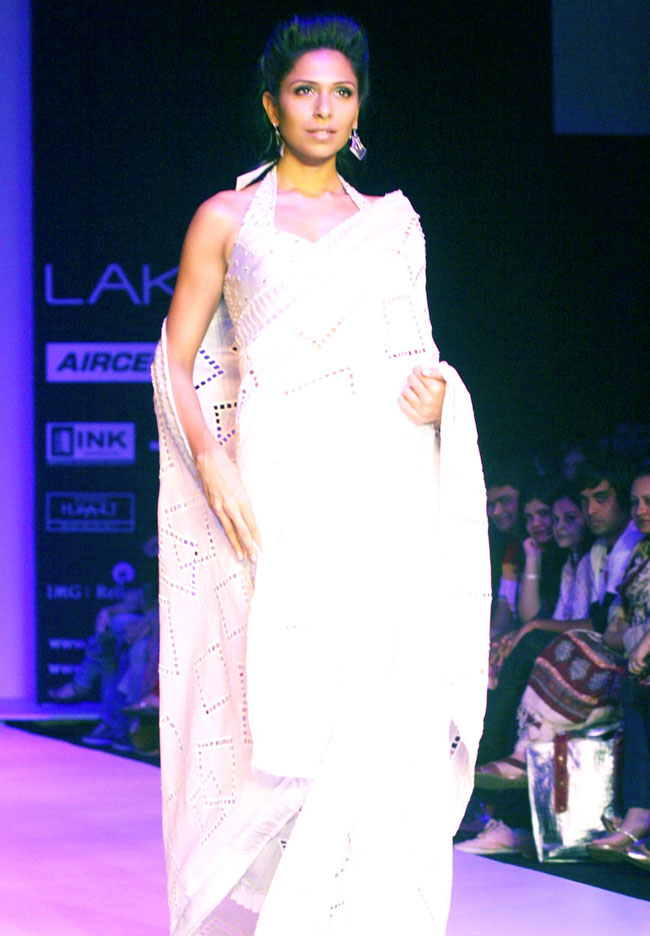 लक्‍मे फैशन वीक के तीसरे दिन की झलकियां...| फैशन वीक: Day 2