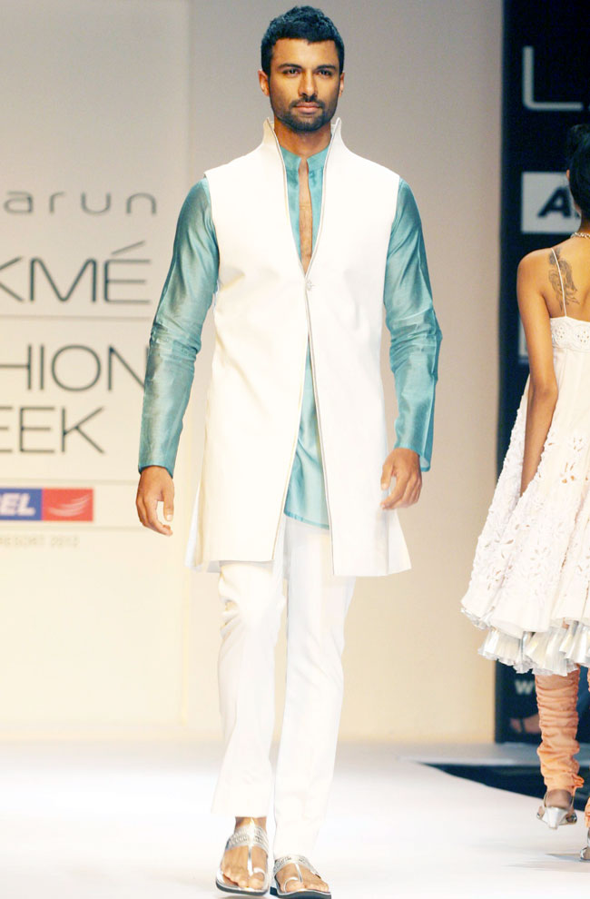 लक्‍मे फैशन वीक के तीसरे दिन की झलकियां...| फैशन वीक: Day 2