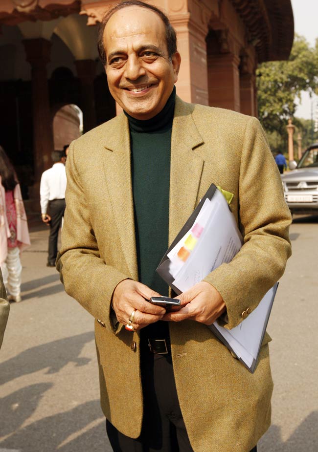 तस्वीरों में जानिए रेल मंत्री दिनेश त्रिवेदी को