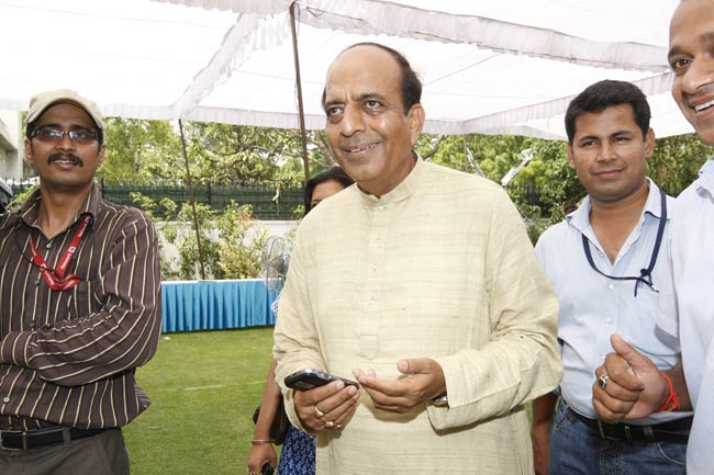 तस्वीरों में जानिए रेल मंत्री दिनेश त्रिवेदी को