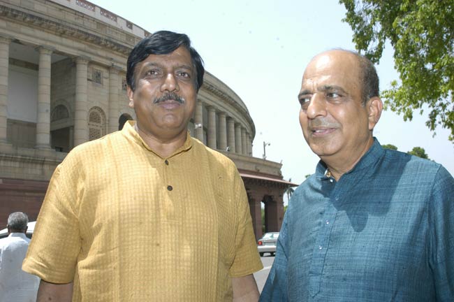 तस्वीरों में जानिए रेल मंत्री दिनेश त्रिवेदी को