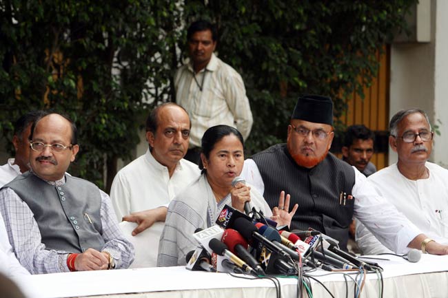 तस्वीरों में जानिए रेल मंत्री दिनेश त्रिवेदी को