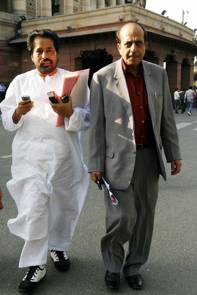 तस्वीरों में जानिए रेल मंत्री दिनेश त्रिवेदी को