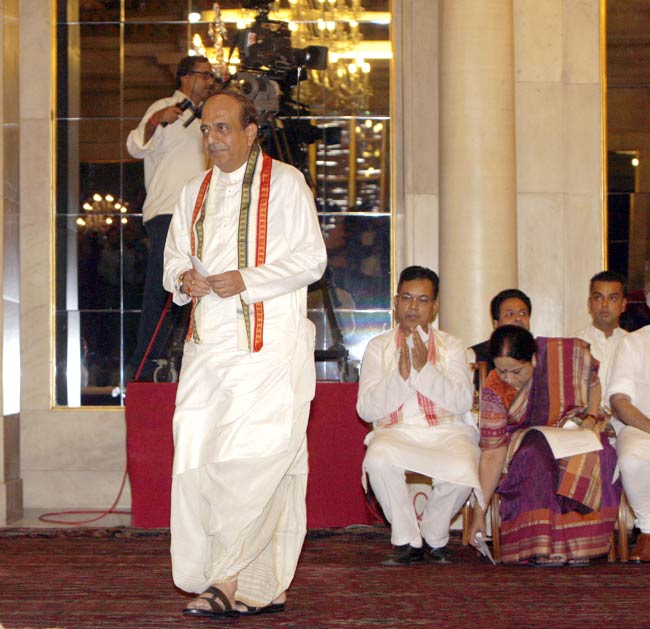 तस्वीरों में जानिए रेल मंत्री दिनेश त्रिवेदी को