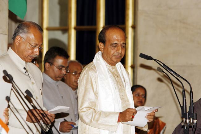 तस्वीरों में जानिए रेल मंत्री दिनेश त्रिवेदी को