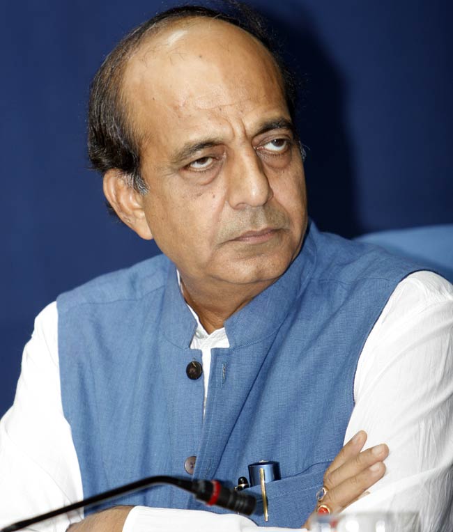 तस्वीरों में जानिए रेल मंत्री दिनेश त्रिवेदी को