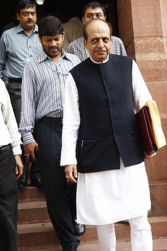 तस्वीरों में जानिए रेल मंत्री दिनेश त्रिवेदी को