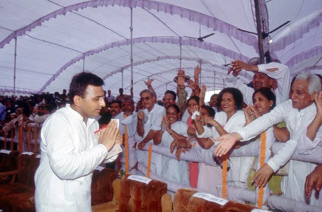 अखिलेश यादव की अनदेखी तस्‍वीरें | युवराजों की जंग