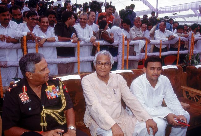 अखिलेश यादव की अनदेखी तस्‍वीरें | युवराजों की जंग