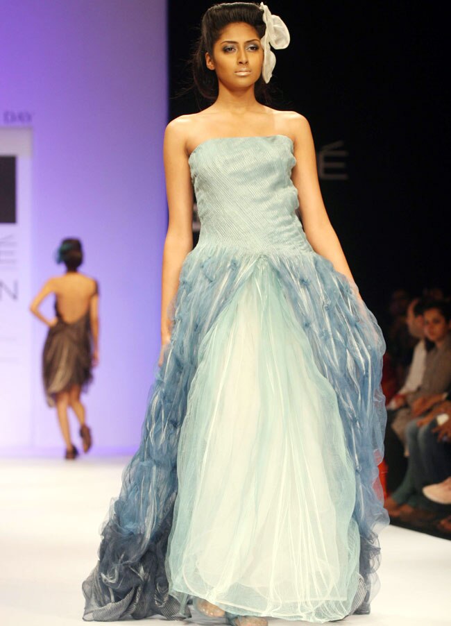 लक्‍मे फैशन वीक के तीसरे दिन की झलकियां...| फैशन वीक: Day 2