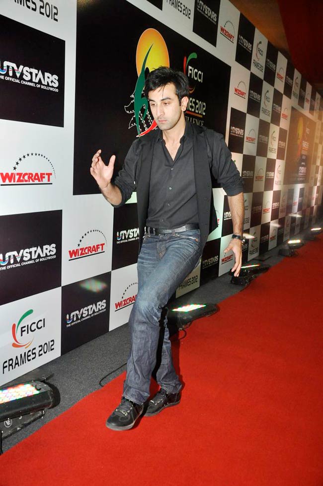 फिक्‍की फ्रेम्‍स अवार्ड के शाम की रंगीनियां | विद्या की अदायें