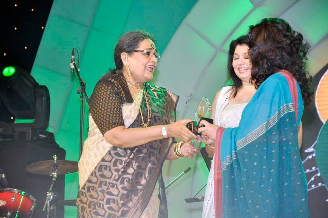 फिक्‍की फ्रेम्‍स अवार्ड के शाम की रंगीनियां | विद्या की अदायें