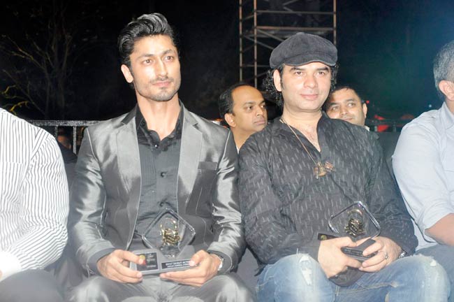 फिक्‍की फ्रेम्‍स अवार्ड के शाम की रंगीनियां | विद्या की अदायें