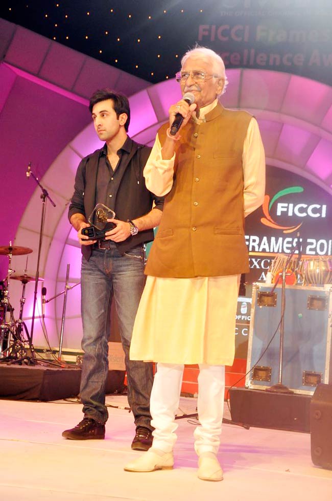 फिक्‍की फ्रेम्‍स अवार्ड के शाम की रंगीनियां | विद्या की अदायें