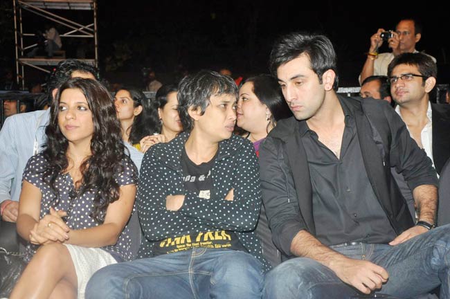 फिक्‍की फ्रेम्‍स अवार्ड के शाम की रंगीनियां | विद्या की अदायें