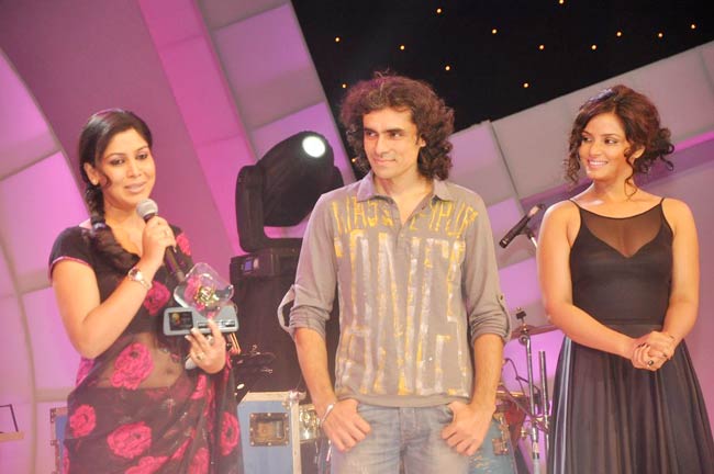 फिक्‍की फ्रेम्‍स अवार्ड के शाम की रंगीनियां | विद्या की अदायें