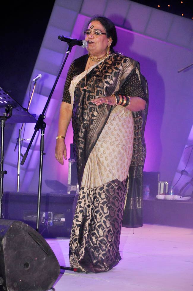 फिक्‍की फ्रेम्‍स अवार्ड के शाम की रंगीनियां | विद्या की अदायें