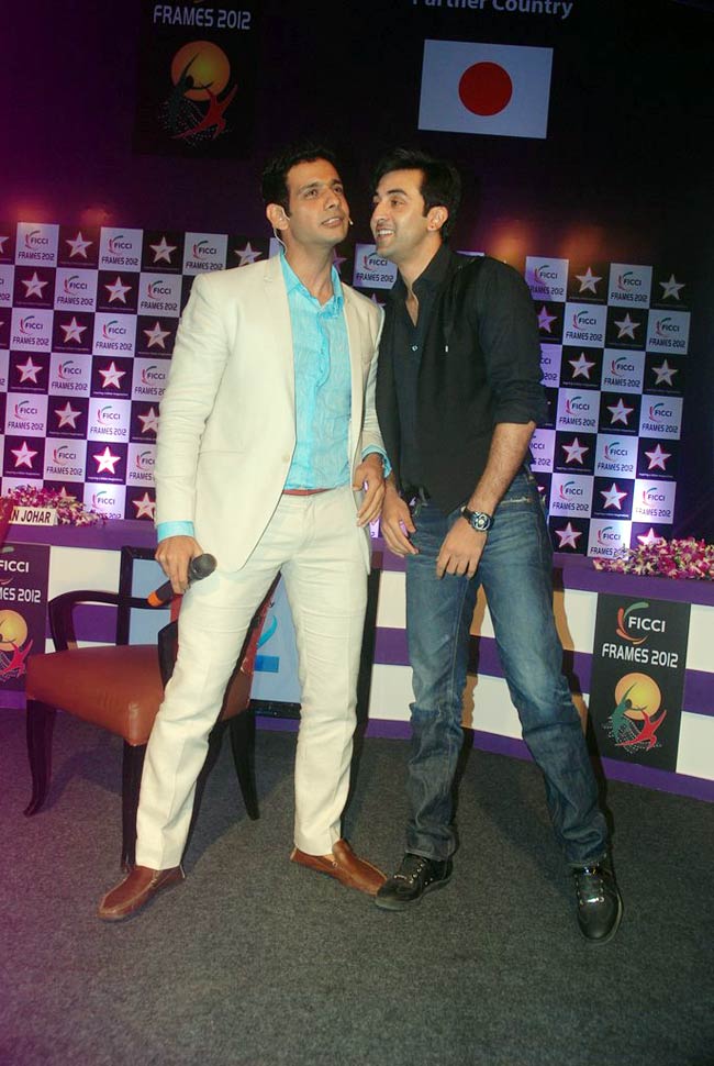 फिक्‍की फ्रेम्‍स अवार्ड के शाम की रंगीनियां | विद्या की अदायें