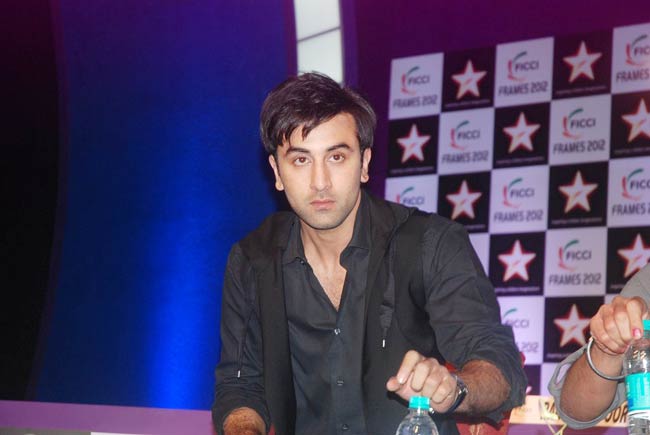 फिक्‍की फ्रेम्‍स अवार्ड के शाम की रंगीनियां | विद्या की अदायें