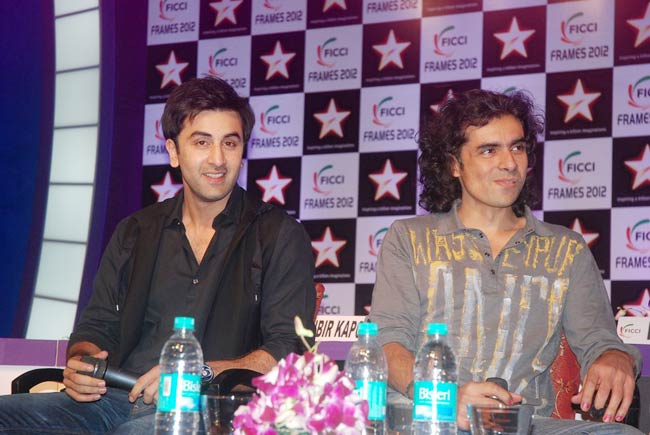 फिक्‍की फ्रेम्‍स अवार्ड के शाम की रंगीनियां | विद्या की अदायें