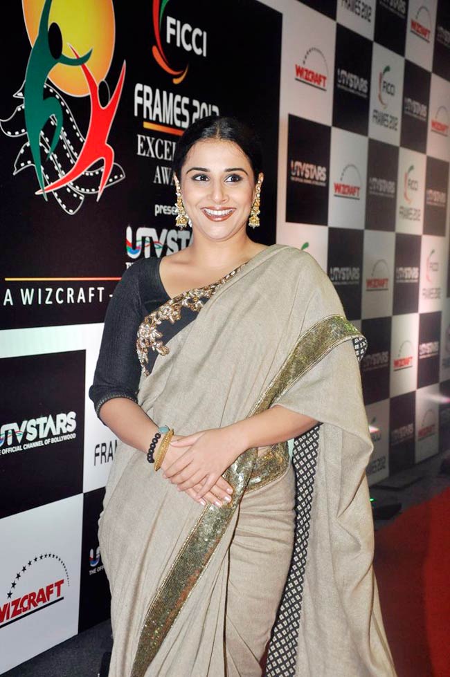 फिक्‍की फ्रेम्‍स अवार्ड के शाम की रंगीनियां | विद्या की अदायें