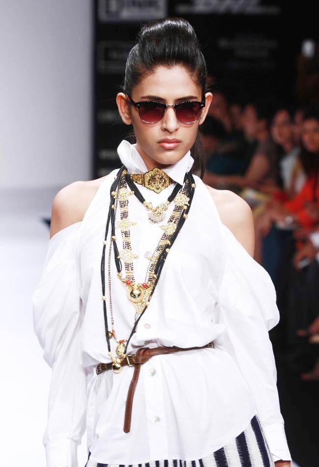 लक्‍मे फैशन वीक के पहले दिन की झलकियां...