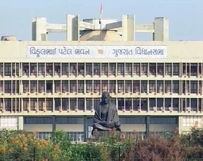 तस्‍वीरों से जानिए गुजरात विधानसभा में PORN की कहानी
