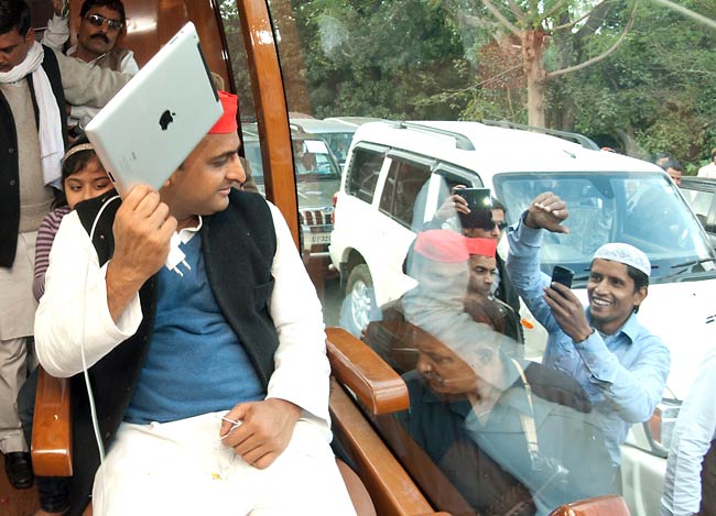 अखिलेश यादव की अनदेखी तस्‍वीरें | युवराजों की जंग