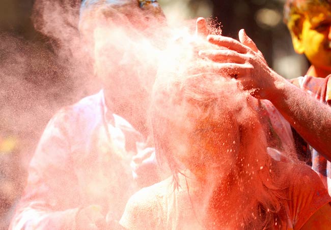 होली पर रंगों में सराबोर हुआ देश | होली के गाने