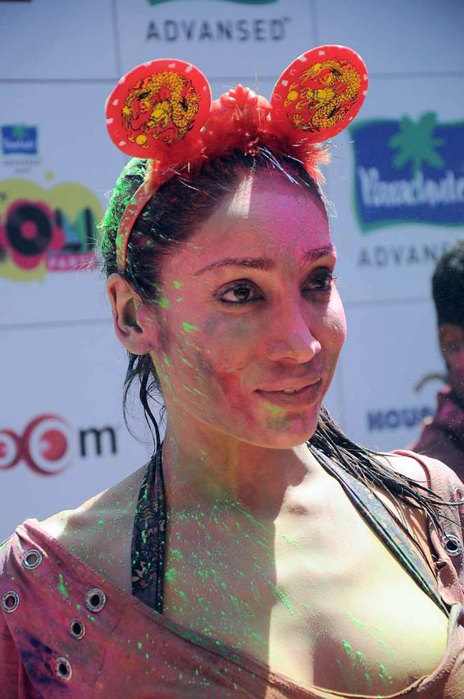 ज़ूम की होली पार्टी में सितारों की धूम । सितारों की मस्‍ती