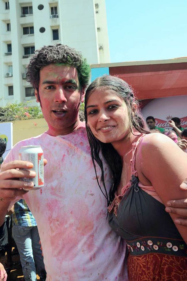 ज़ूम की होली पार्टी में सितारों की धूम । सितारों की मस्‍ती