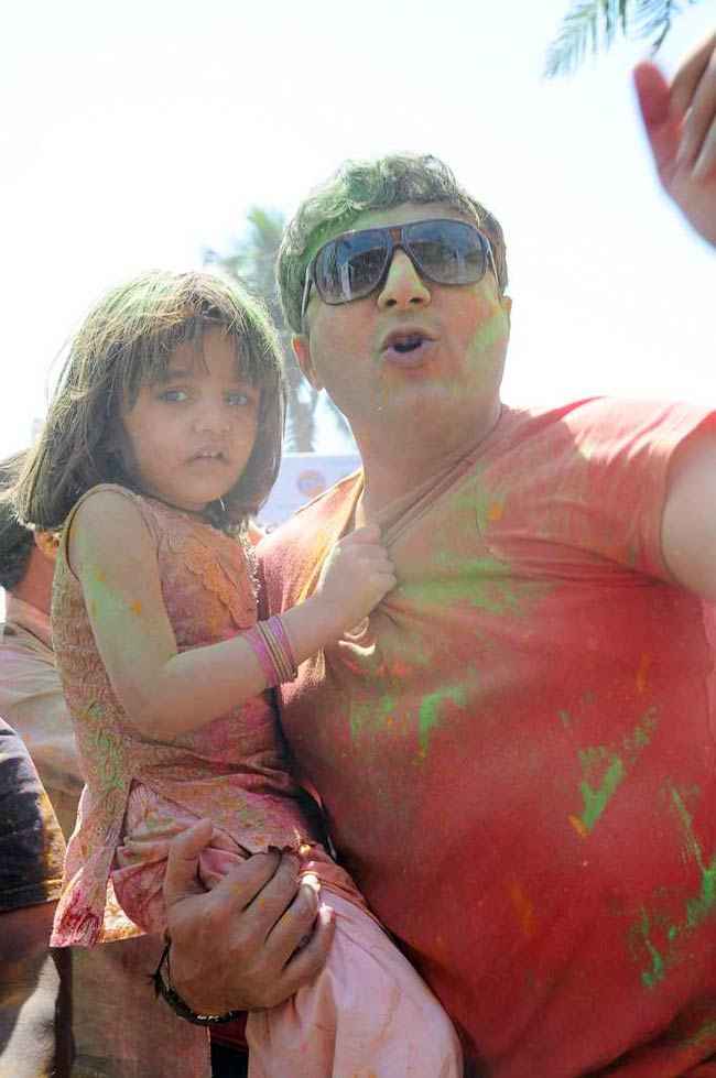 ज़ूम की होली पार्टी में सितारों की धूम । सितारों की मस्‍ती